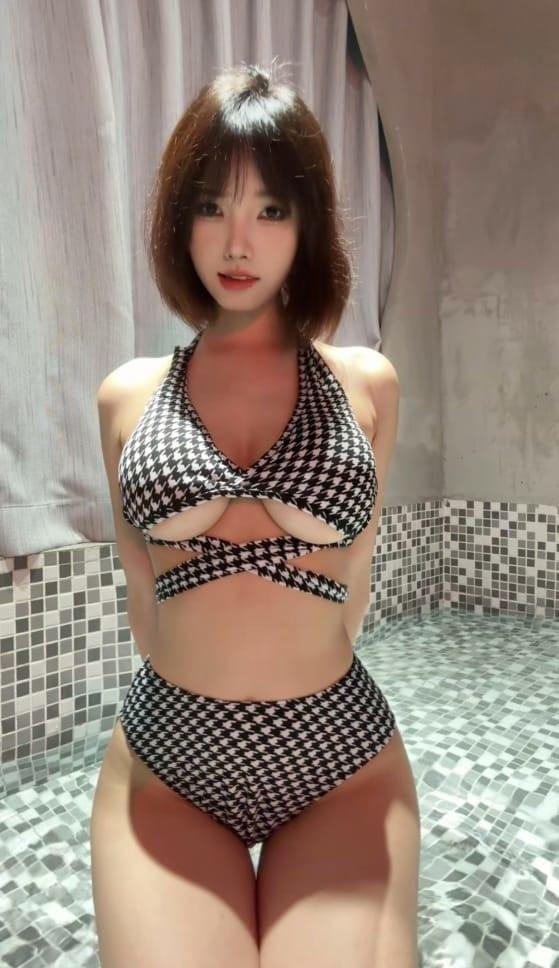 [微密圈]铃铛铛 &#8211; 泳装等你哦[13P-21M]