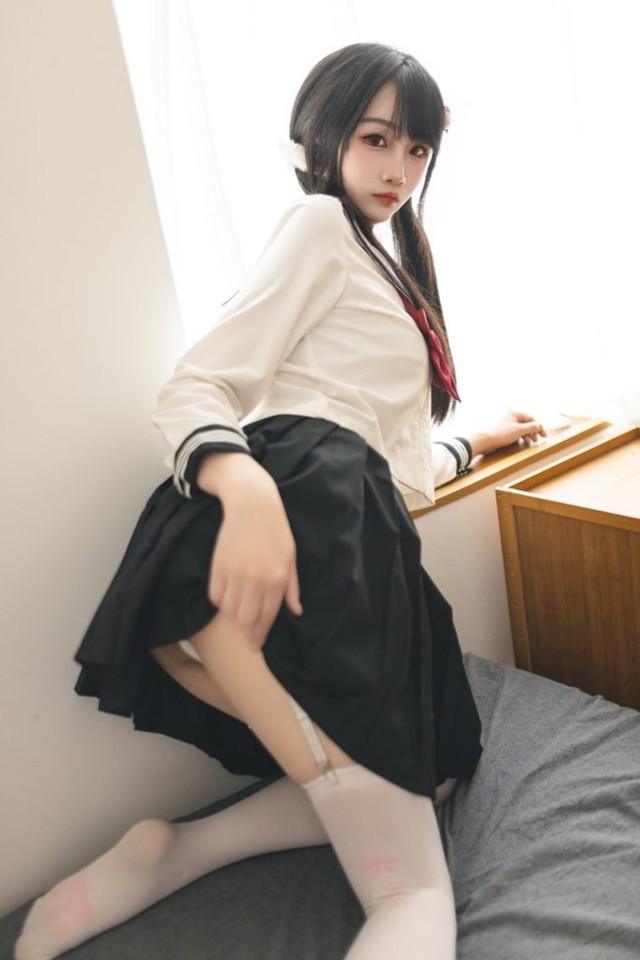 嗷呜酱 – 水手服 [48P-410MB]