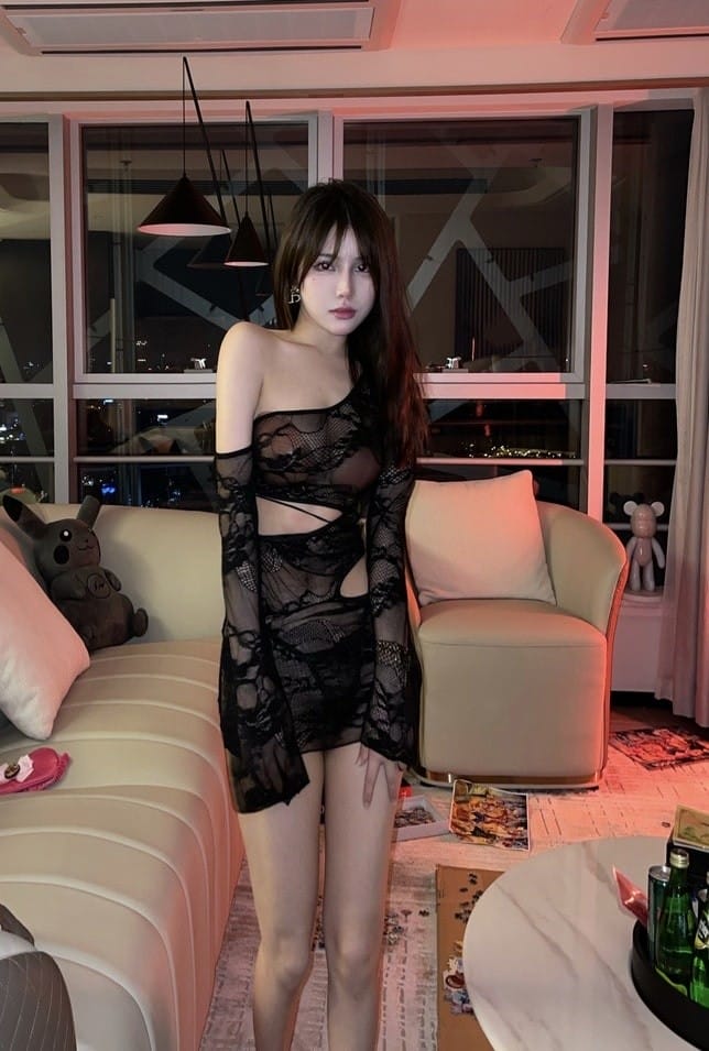 [微密圈]奔跑的晶螺儿 – 透视蕾丝装 [26P3V-175MB]